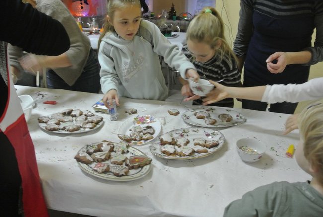 Wspólnie wykonali ozdoby - zdjęcia