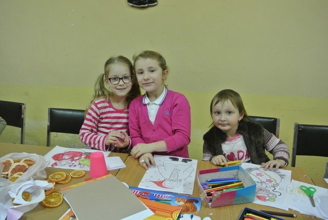 Wspólnie wykonali ozdoby - zdjęcia