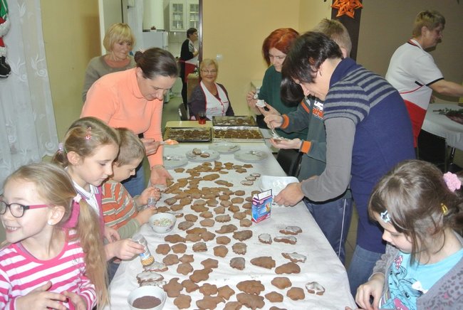 Wspólnie wykonali ozdoby - zdjęcia