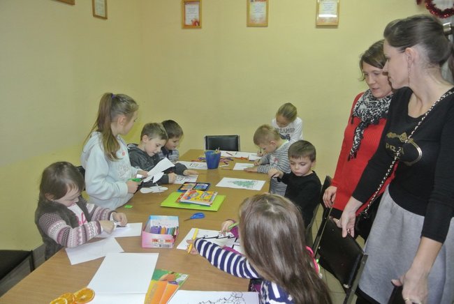 Wspólnie wykonali ozdoby - zdjęcia