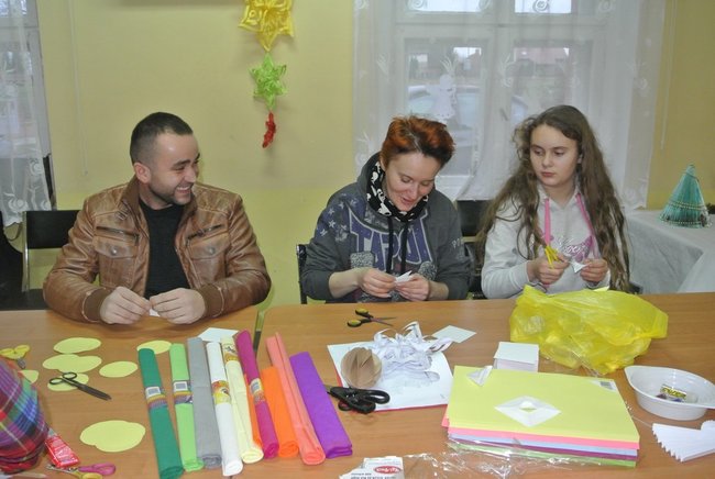 Wspólnie wykonali ozdoby - zdjęcia