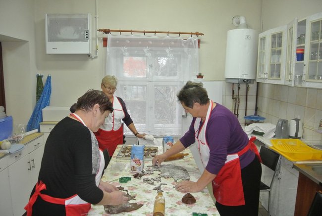 Wspólnie wykonali ozdoby - zdjęcia