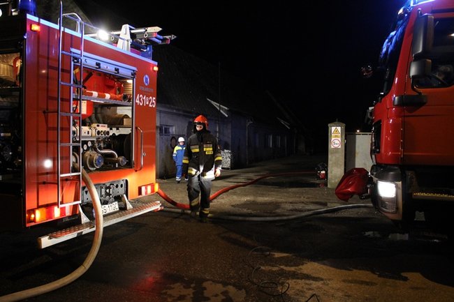 Nocny pożar w firmie - zdjęcia