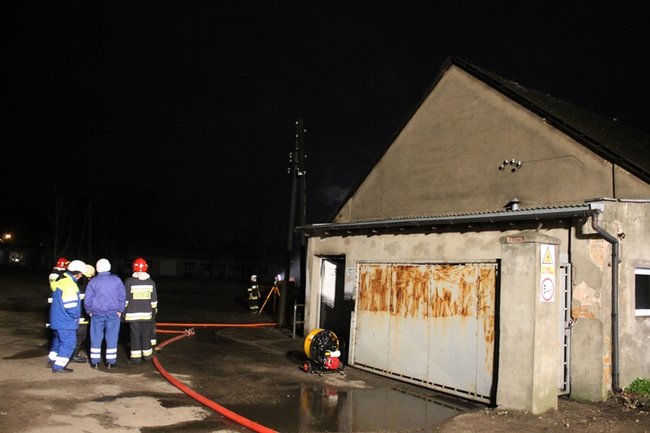 Nocny pożar w firmie - zdjęcia