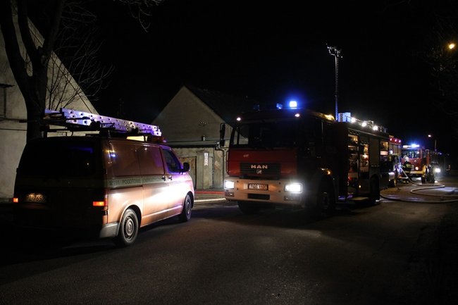 Nocny pożar w firmie - zdjęcia