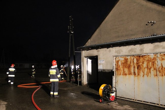 Nocny pożar w firmie - zdjęcia