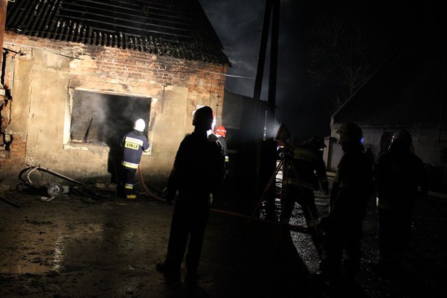 Nocny pożar w firmie - zdjęcia