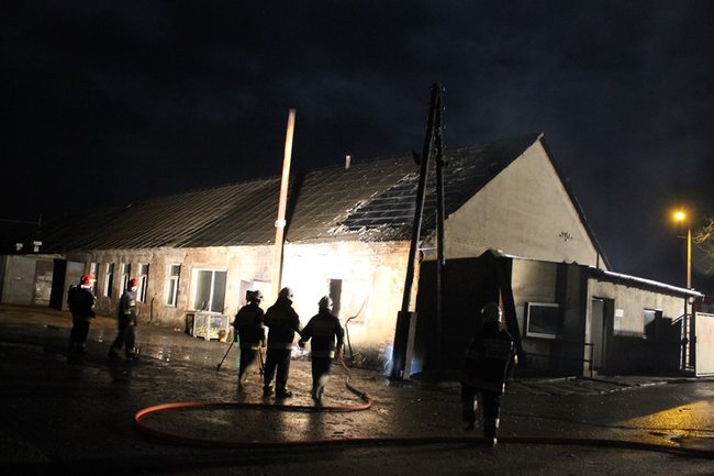 Nocny pożar w firmie - zdjęcia