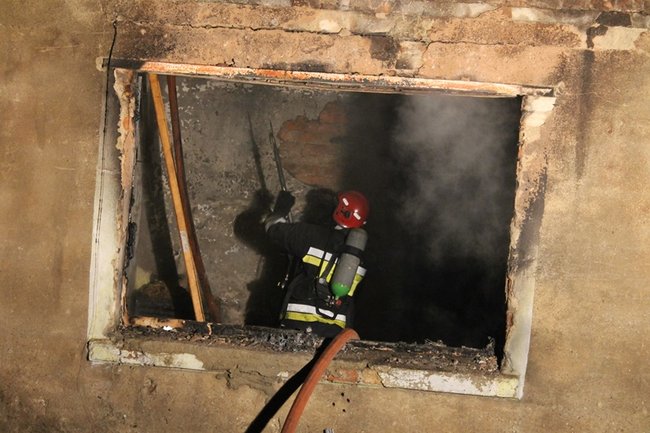 Nocny pożar w firmie - zdjęcia