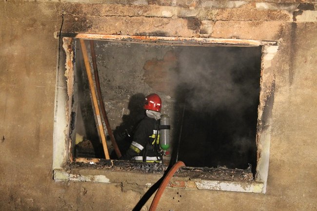 Nocny pożar w firmie - zdjęcia