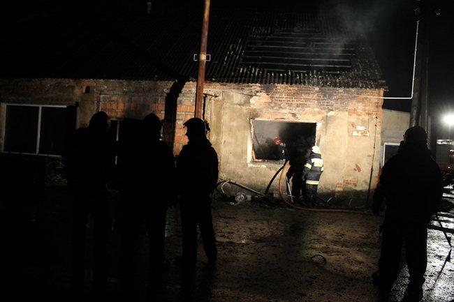 Nocny pożar w firmie - zdjęcia