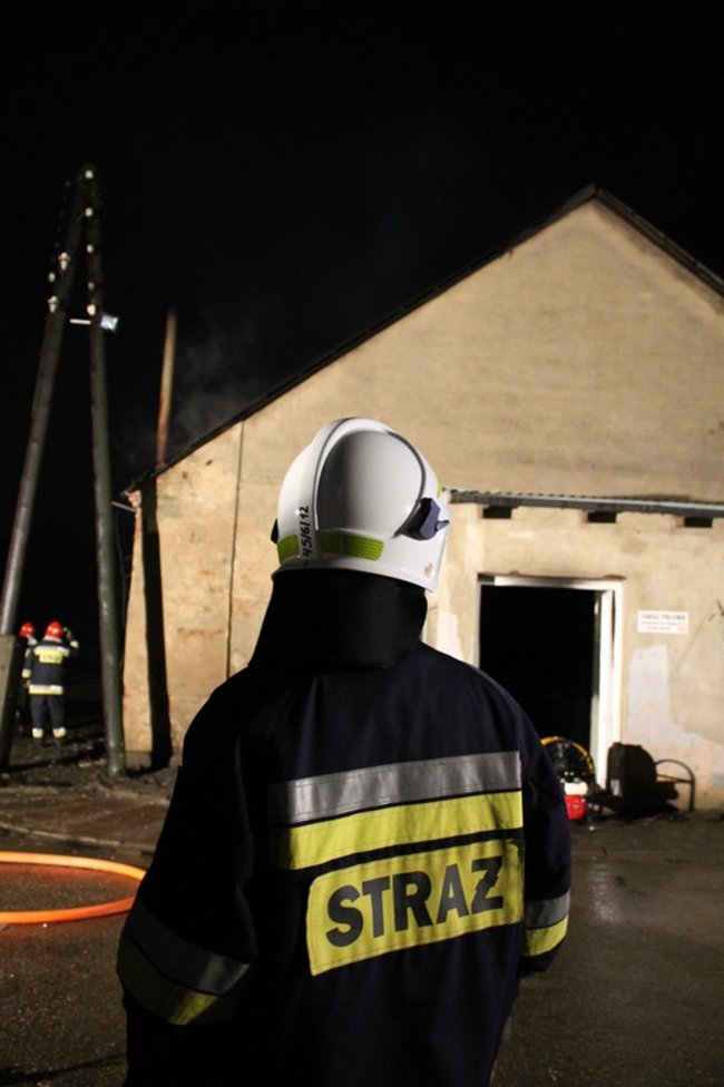 Nocny pożar w firmie - zdjęcia