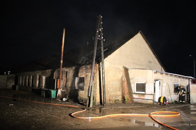 Nocny pożar w firmie - zdjęcia