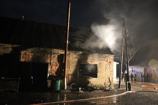 Nocny pożar w firmie - zdjęcia