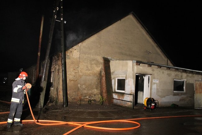 Nocny pożar w firmie - zdjęcia