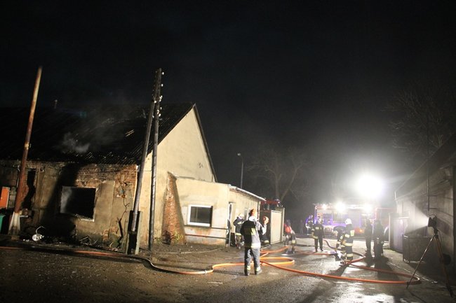 Nocny pożar w firmie - zdjęcia