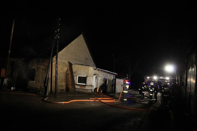 Nocny pożar w firmie - zdjęcia