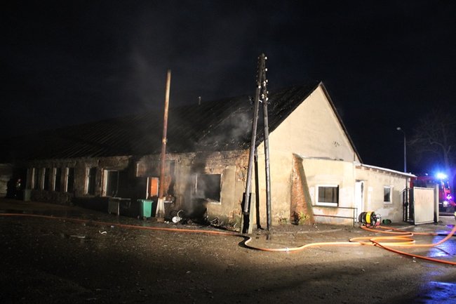 Nocny pożar w firmie - zdjęcia