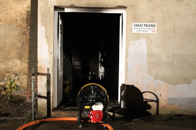 Nocny pożar w firmie - zdjęcia