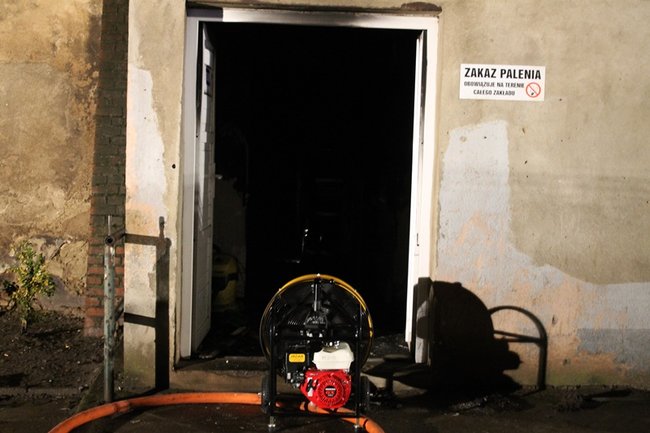 Nocny pożar w firmie - zdjęcia