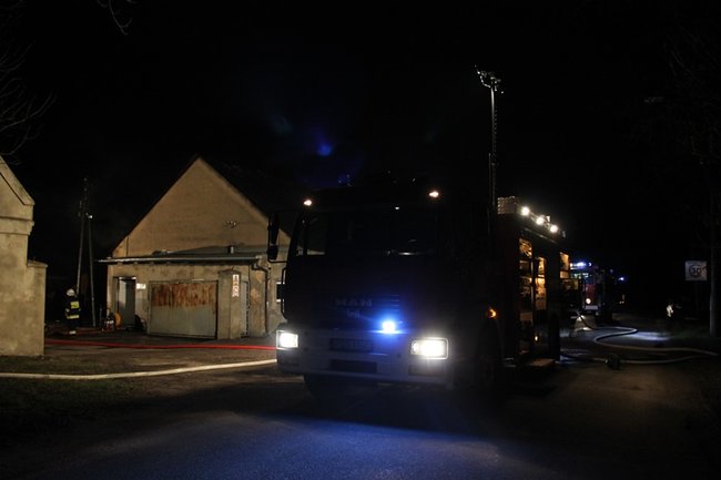 Nocny pożar w firmie - zdjęcia