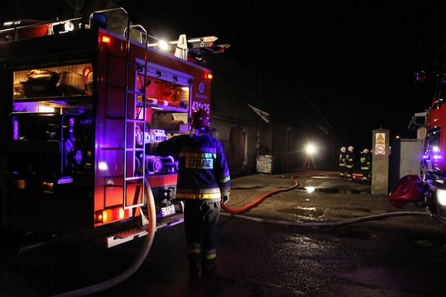 Nocny pożar w firmie - zdjęcia
