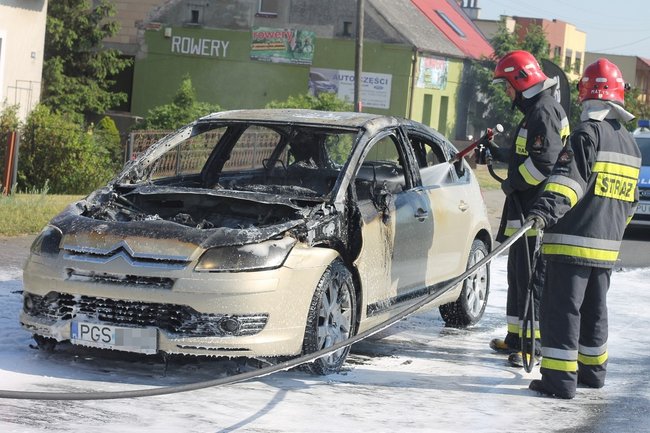 Citroen spłonął doszczętnie - zdjęcia