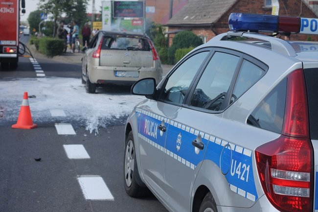 Citroen spłonął doszczętnie - zdjęcia