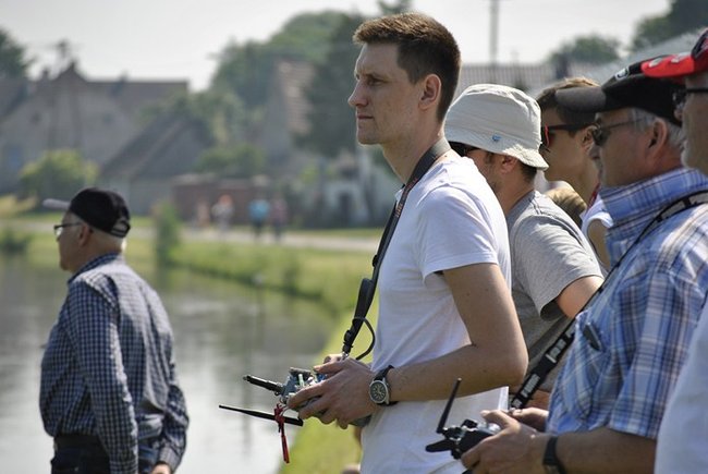Łódki na stawie ? zdjęcia