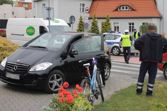 Wtargnęła na przejście dla pieszych - zdjęcia