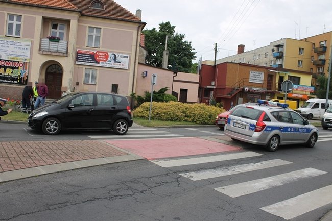 Wtargnęła na przejście dla pieszych - zdjęcia