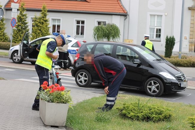 Wtargnęła na przejście dla pieszych - zdjęcia