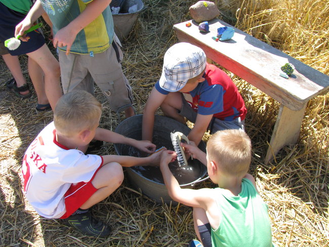 Malowanie na sianie - zdjęcia