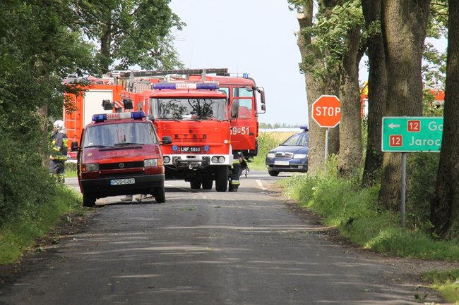 Po zderzeniu z ciężarówką wjechał do rowu