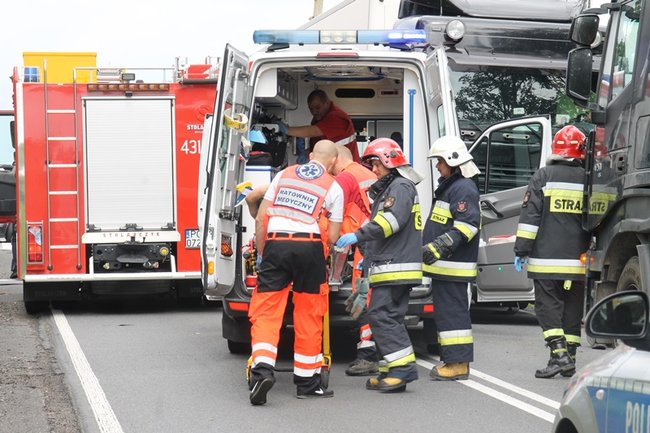 Po zderzeniu z ciężarówką wjechał do rowu