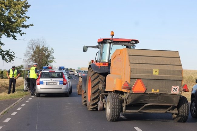 Motocyklista zderzył się z ciągnikiem