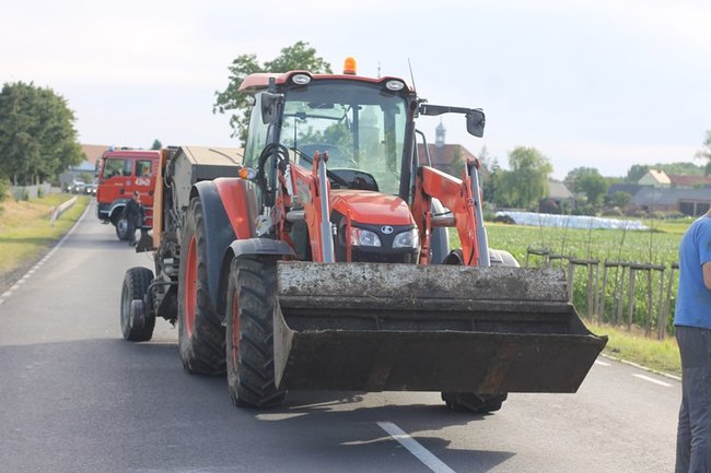 Motocyklista zderzył się z ciągnikiem