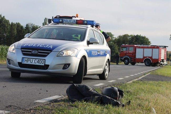 Motocyklista zderzył się z ciągnikiem
