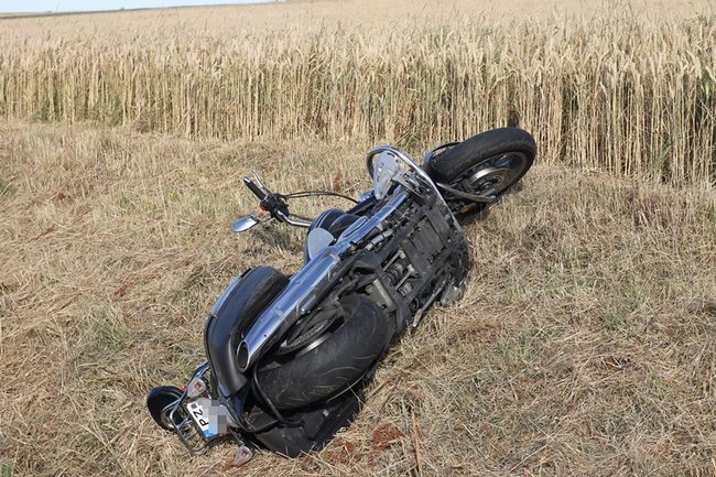 Motocyklista zderzył się z ciągnikiem