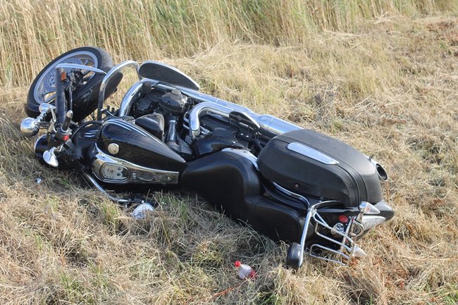 Motocyklista zderzył się z ciągnikiem