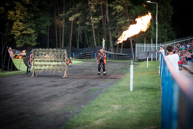 Gladiatorzy na stadionie - zdjęcia
