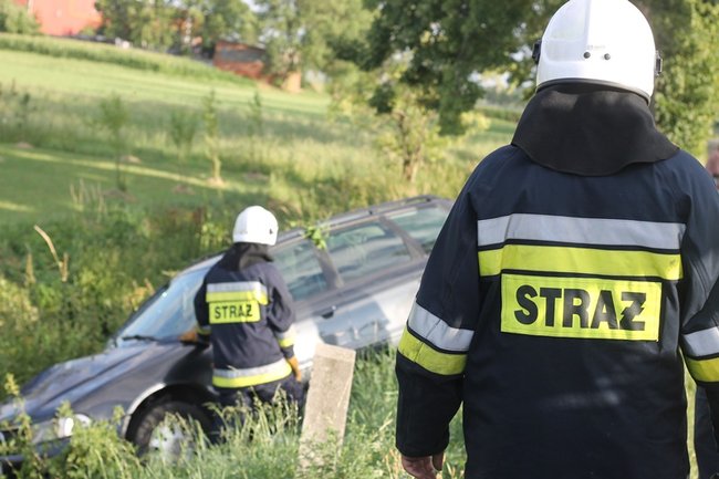 Dachowanie w głębokim rowie - zdjęcia