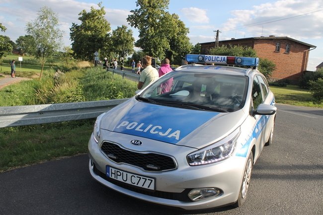 Dachowanie w głębokim rowie - zdjęcia