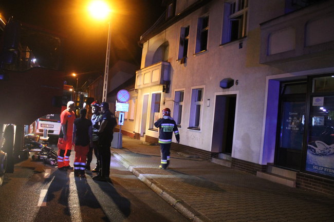 Pożar. Kobieta chciała skakać z okna - zdjęcia