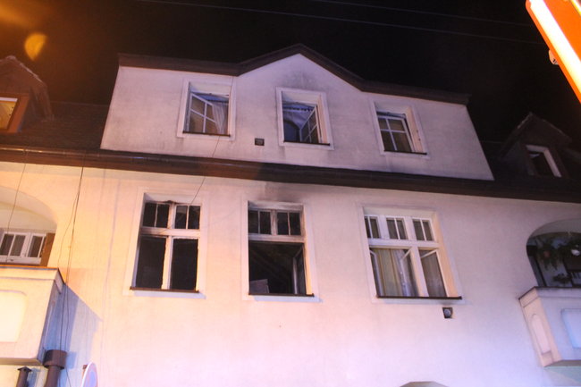 Pożar. Kobieta chciała skakać z okna - zdjęcia