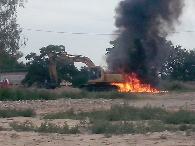 Operator zdążył uciec - zdjęcia