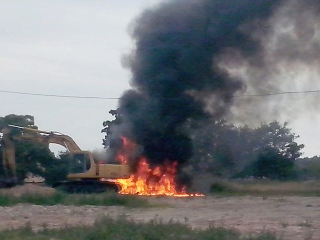 Operator zdążył uciec - zdjęcia