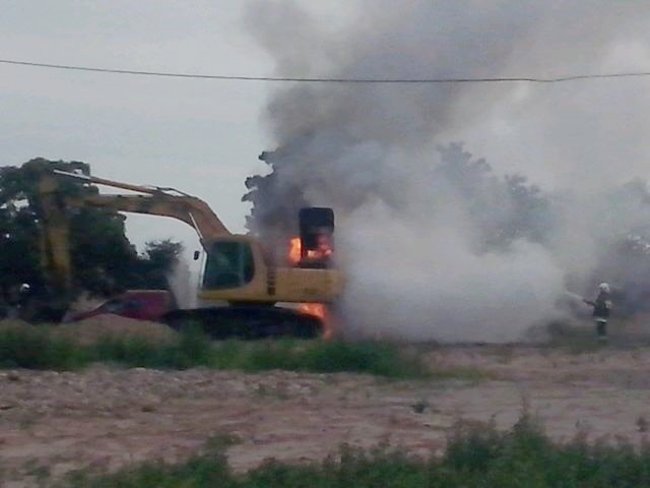 Operator zdążył uciec - zdjęcia