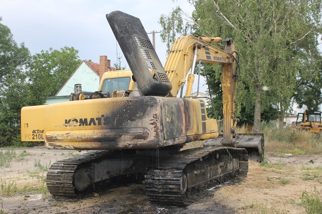 Operator zdążył uciec - zdjęcia