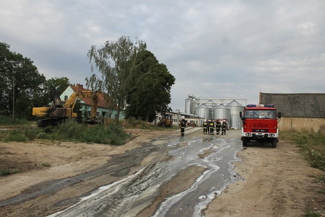 Operator zdążył uciec - zdjęcia